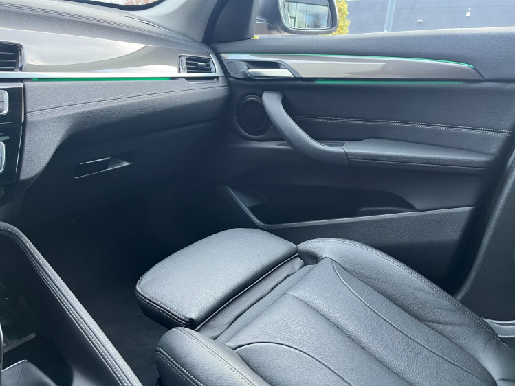 BMW X1 X1 sDrive18iA X-Line LED/Panodak/Leder/Sportzetels Leconte Motors