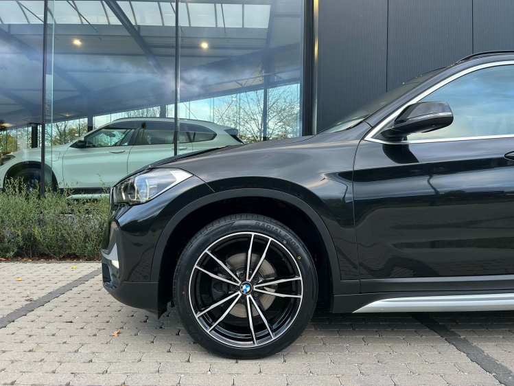 BMW X1 X1 sDrive18iA X-Line LED/Panodak/Leder/Sportzetels Leconte Motors