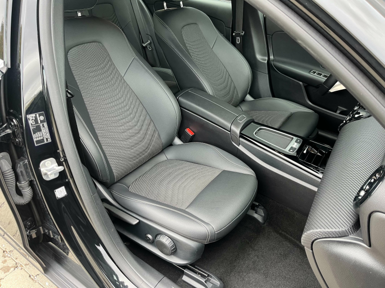 Mercedes-Benz A 180 A 180 7G-DCT Facelift Widescreen/LED/Sportzetels Leconte Motors