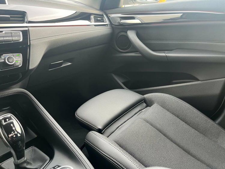 BMW X1 X1 sDrive18dA Sport-Pack LED/Sportzetels/Camera/.. Leconte Motors