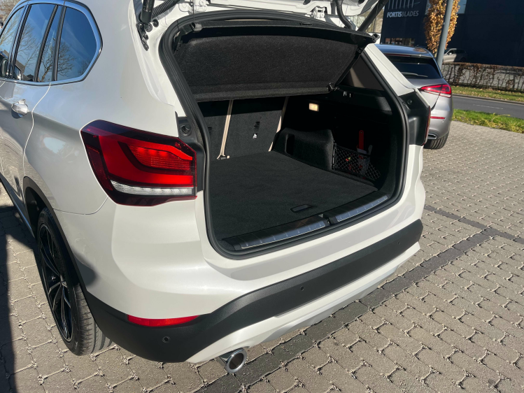 BMW X1 X1 sDrive18iA X-Line LED/Leder/Camera/Sfeerverlich Leconte Motors