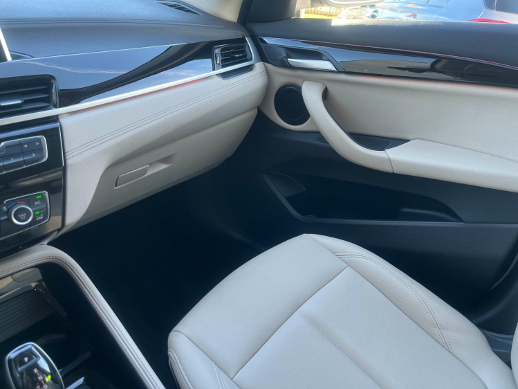 BMW X1 X1 sDrive18iA X-Line LED/Leder/Camera/Sfeerverlich Leconte Motors