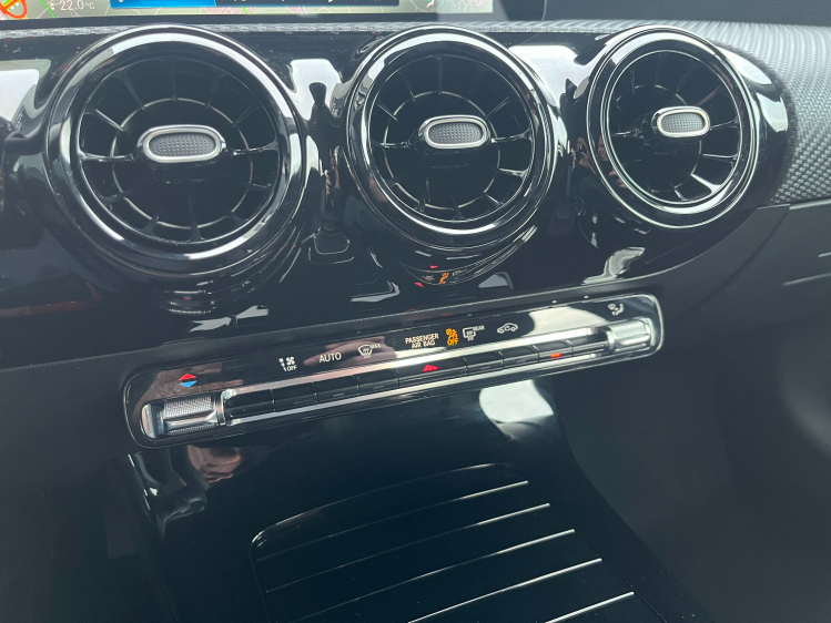 Mercedes-Benz A 180 A 180 7G-DCT Berline Widescreen Carplay/Camera/GPS Leconte Motors