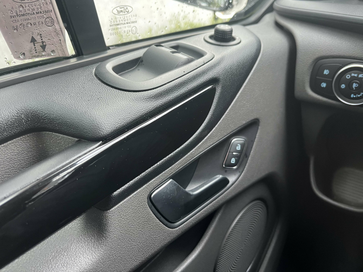 Ford Transit Custom Transit Custom 2.0TDCi L2H1 Automaat 5-zit/Trekhk Leconte Motors