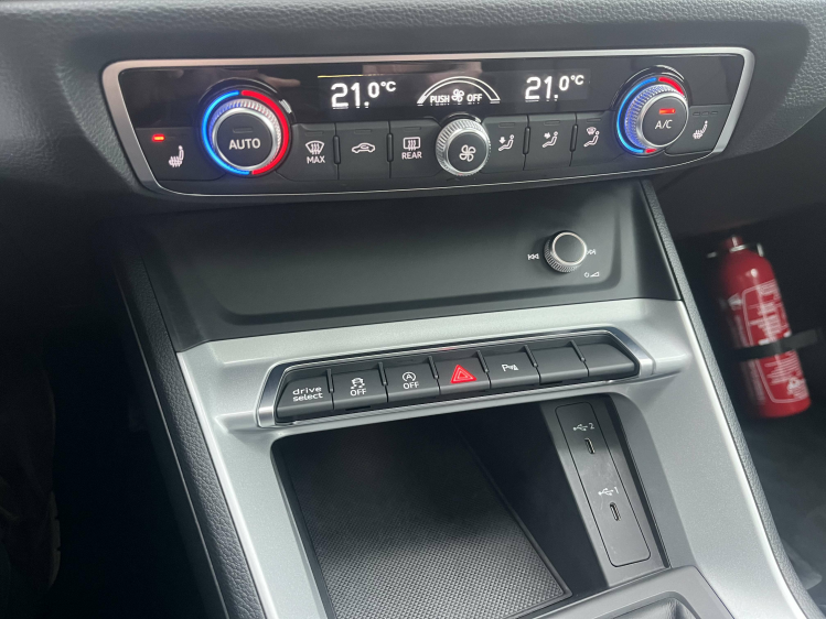 Audi Q3 Q3 SB 35TFSI S-Line Panodak/Leder/Camera/Carplay Leconte Motors