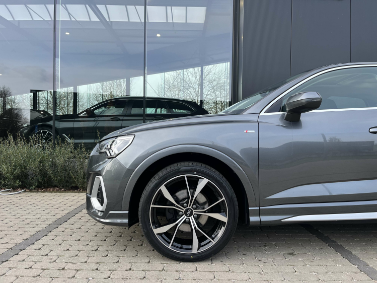 Audi Q3 Q3 SB 35TFSI S-Line Panodak/Leder/Camera/Carplay Leconte Motors