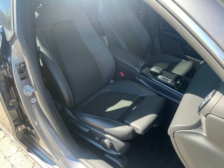 Mercedes-Benz CLA 180 CLA180iA Coupé Panodak/Leder/LED/Camera/...!! Leconte Motors