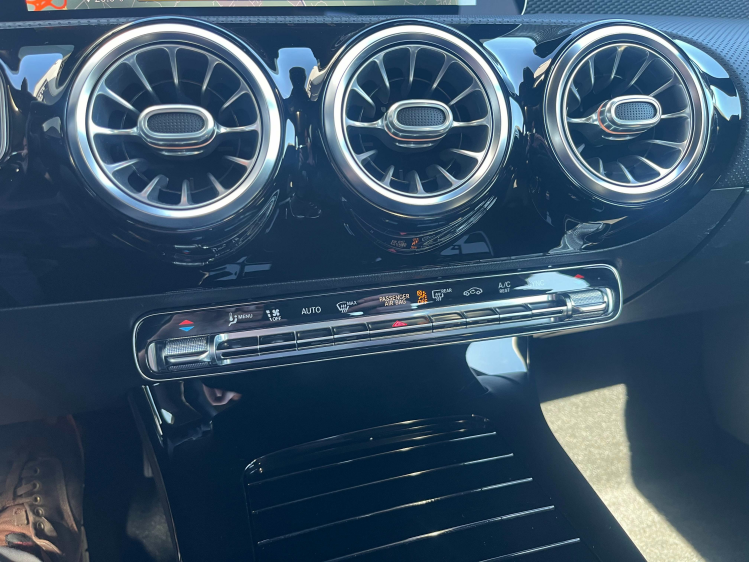 Mercedes-Benz CLA 180 CLA180iA Coupé Panodak/Leder/LED/Camera/...!! Leconte Motors