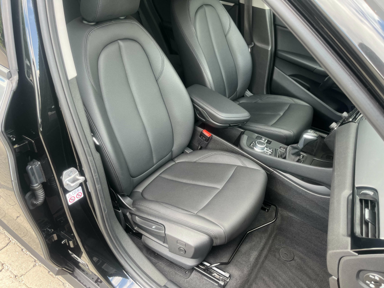 BMW X1 1.5iA xDrive25e Hybrid LED/Leder/Carplay/HUD/CAM.. Leconte Motors
