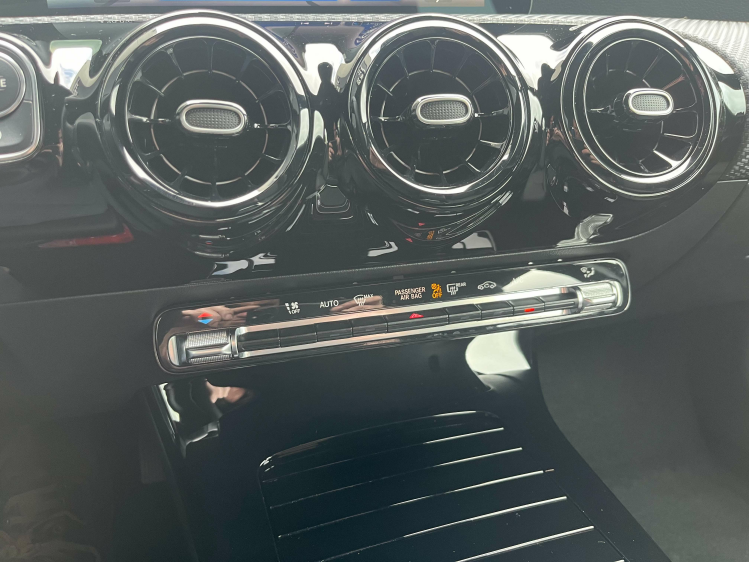 Mercedes-Benz A 180 A 180 7G-DCT Facelift Widescreen/LED/Sportzetels Leconte Motors