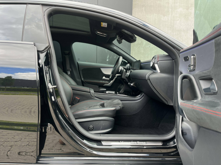 Mercedes-Benz CLA 200 CLA 200iA DCT AMG-PACK Panodak/Sfeerverlichting/Memoryseats/Carplay/... Leconte Motors