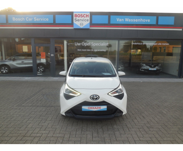 Toyota Aygo 5drs 1.0 benz vvt-i x play bj. 06/2020 9519 km wit Garage Van Wassenhove