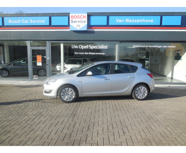 Opel Astra J Cosmo 5drs 1.6 benz silver bj. 04/2014 76579 km Garage Van Wassenhove
