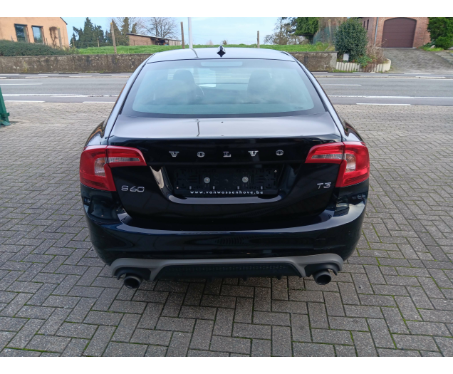 Volvo S60 R Design 2.0 benzine zwart bj. 02/2017 103414 km Garage Van Wassenhove