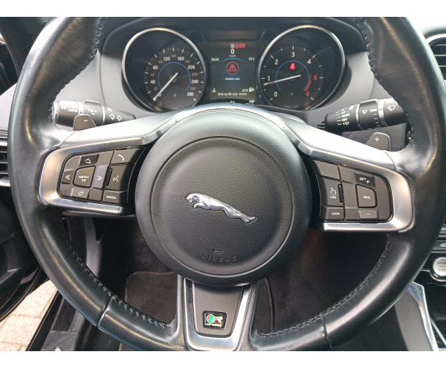 Jaguar XE 2.0 D autom. R-Sport zwart bj. 05/2017 120000 km** Garage Van Wassenhove