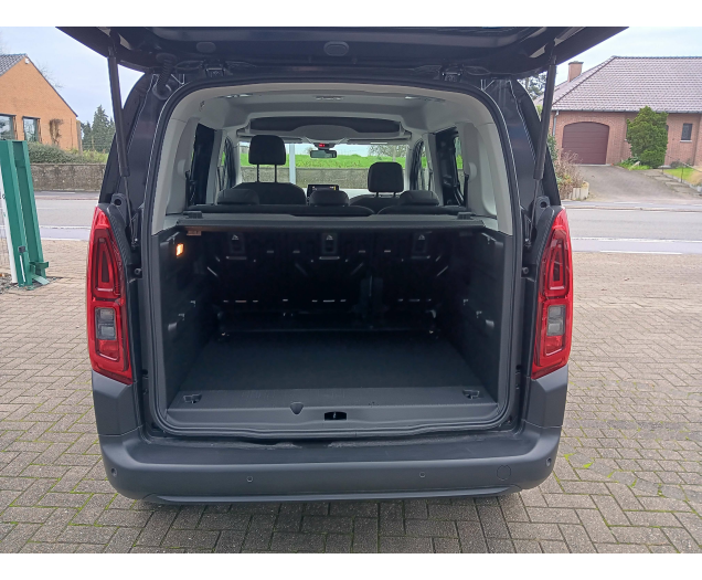 Opel Combo Life 1.2 benz zwart bj. 10/2023 12 km**overname** Garage Van Wassenhove