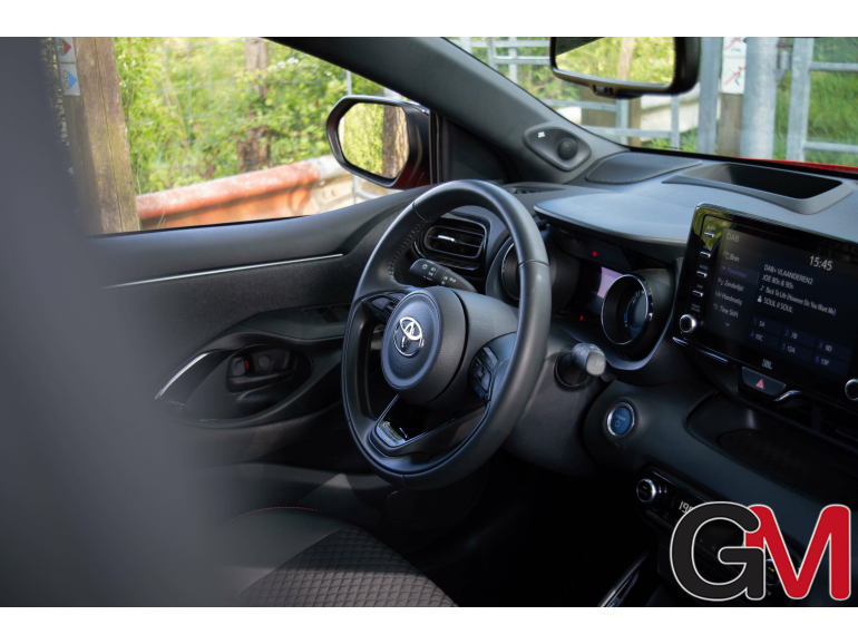 Toyota Yaris 1.5i VVT-i Hybrid pano/leder/virtual/ 100km!! Garage Messiaen