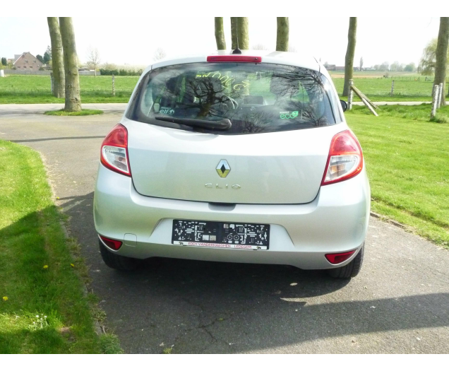 Renault Clio 1.2i !!!!! 5.500 km !!!! GPS/AIRCO !!!! Autohandel Eddy Vanderhaeghen