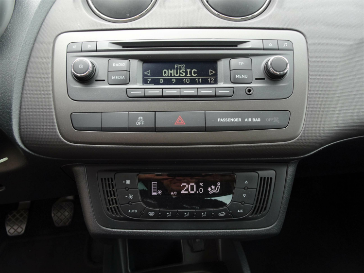 SEAT Ibiza 1.4i 5d. Style AIRCO,RADIO/CD/MP3,SERVO,CENTR.VERG Garage Nico Vanderheeren BV