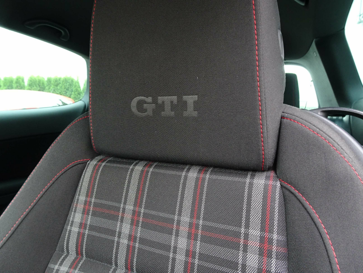 Volkswagen Golf GTI 2.0TSi 3d. XENON,NAVI,TREKH,SPORTZETELS,ALU 19