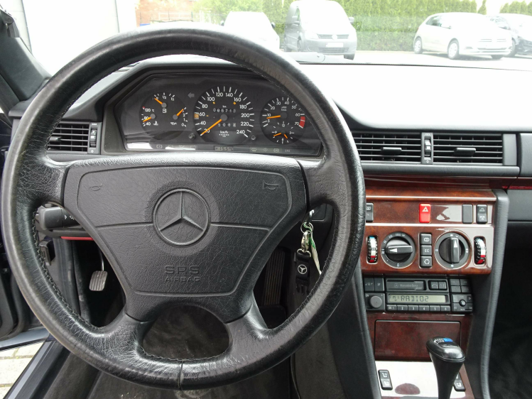 Mercedes-Benz E 220 Sportline AUTOMAAT,WINDSCHERM,LEDER,AIRCO,ALU Garage Nico Vanderheeren BV