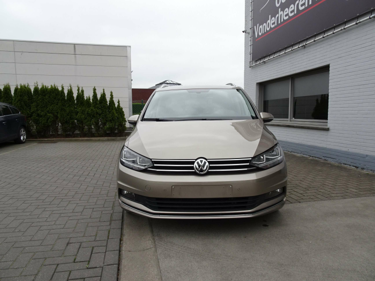 Volkswagen Touran 1.5TSi 5pl. Highline DSG,CAMERA,NAVI,APPLECARPLAY Garage Nico Vanderheeren BV