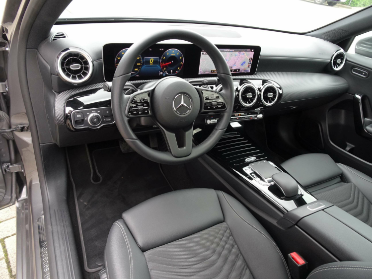 Mercedes-Benz A 180 Business PANODAK,AUTOMAAT,APPLECARPLAY,VIRTUAL,LED Garage Nico Vanderheeren BV