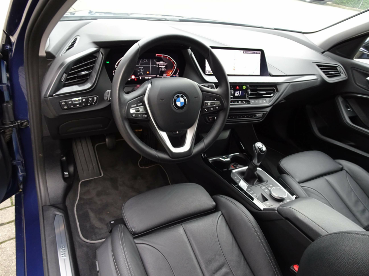 BMW 118 118i 5d. SPORT,APPLECARPLAY,FULL LED,SPORTZETELS Garage Nico Vanderheeren BV