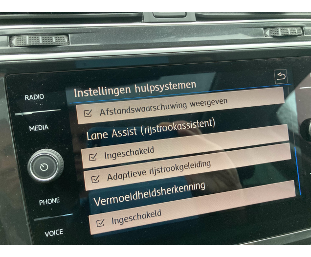 Volkswagen Tiguan Comfort -Airco 3 zone -GPS -Apple Carplay -Panodak Garage Vandeginste