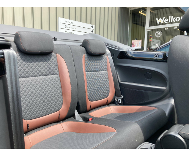 Volkswagen Beetle Half Leder/Stof -GPS-Airco-Cruise -Camera -Alu 17' Garage Vandeginste