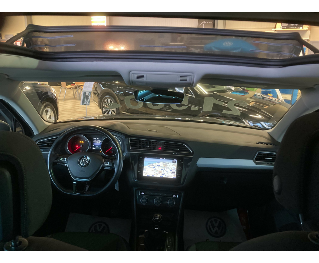 Volkswagen Tiguan Comfort -Airco -GPS -Apple Carplay -Panodak -Park Garage Vandeginste