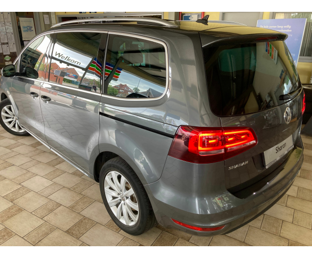 Volkswagen SHARAN Highline 150pk -AUTOMAAT - 7 zetels -GPS -Leder/Alcantara -Panodak -Camera -Trekhaak Garage Vandeginste