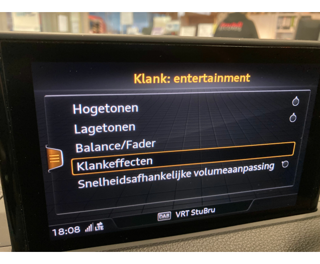 Audi Q2 150tfsi -AUTOMAAT -GPS -LED - S-Line -CC -Alu 18 Garage Vandeginste
