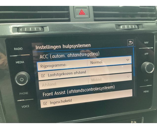 Volkswagen GOLF 110tsi -Airco -GPS navigatie -ACC-App -Camera -DAB Garage Vandeginste