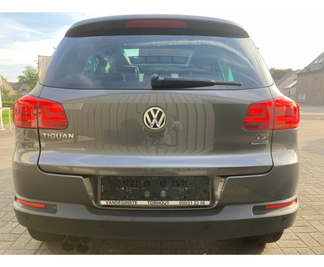 Volkswagen TIGUAN -Airco -Sportzetels -Vienna leder -Panodak -Wegklapbare trekhaak Garage Vandeginste