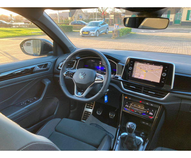 Volkswagen T-ROC R-LINE -110tsi -Alcantara Sportzetels -Airco -LED -GPS -App -ACC -Camera Garage Vandeginste