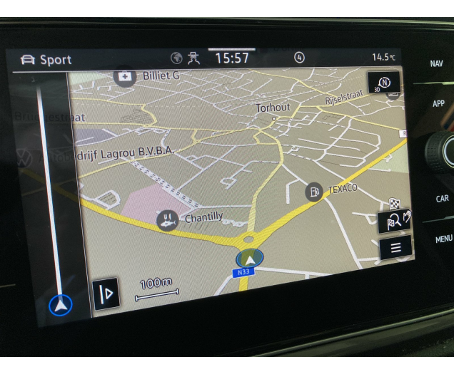 Volkswagen T-ROC AUTOMAAT -GPS -Airco -Panodak -App -Leder/Stof sportzetels -Camera -Trekhaak Garage Vandeginste