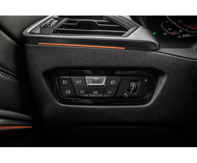 BMW 330 M-Sportpack/Life cockpit/led licht/Alu velgen 18