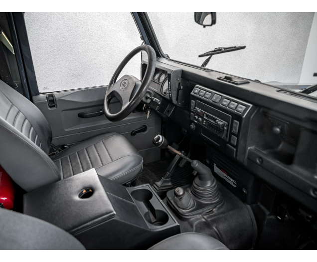 Land Rover Defender 2.5 TD5 / Volledig gerestaureerde Defender Autohandel Quintens