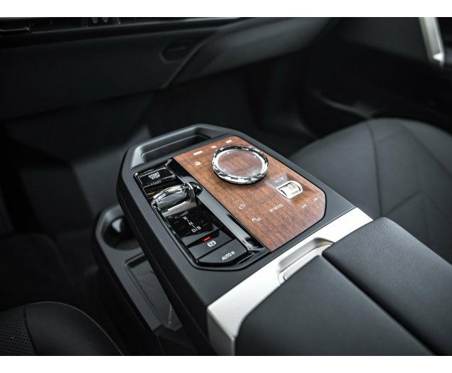 BMW iX M-Pack,Glazen Dak,Trekhaak,360° cam,Shadow Line Autohandel Quintens