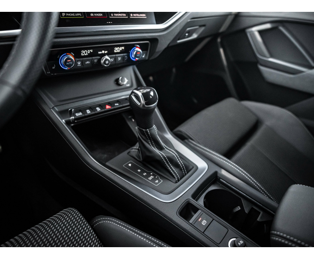 Audi Q3 35 TFSI ,S line tronic,Open Dak,Sportzetels,Leder Autohandel Quintens