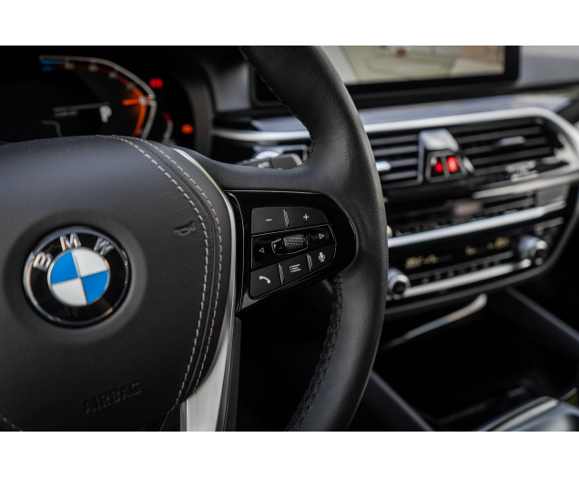BMW 520 *FULL OPTION */Leder/Camera/Schadow Line/Sport Autohandel Quintens