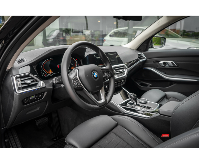 BMW 320 Sportline/Sportzetels/Life cocpit/Privacy Glass Autohandel Quintens