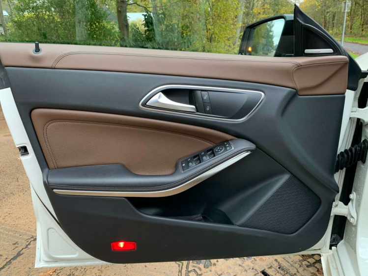 Mercedes-Benz CLA 180 AMG PACK / GARANTIE / 1st EIG / NAVI / LED / LEDER BDO Cars