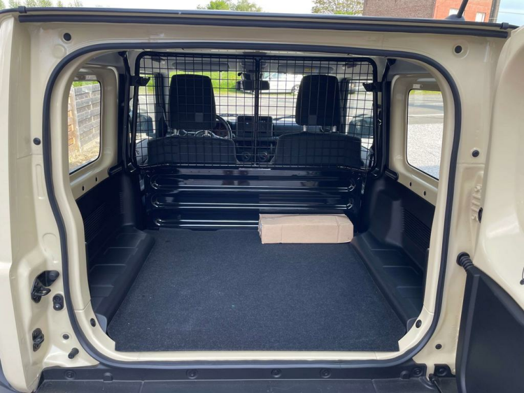 Suzuki Jimny 1.5 GL / 4X4 / NAVI / LED / LICHT VRACHT /GARANTIE BDO Cars