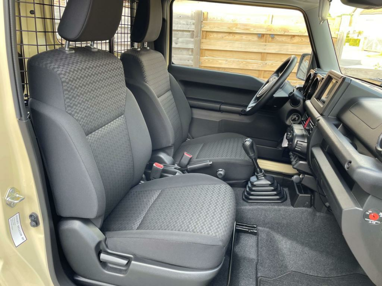 Suzuki Jimny 1.5 GL / 4X4 / NAVI / LED / LICHT VRACHT /GARANTIE BDO Cars