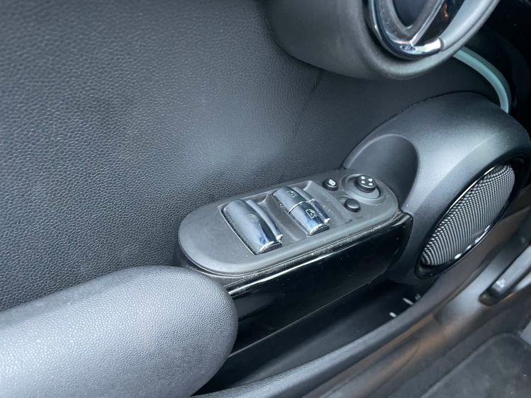 MINI Cooper Cabrio 1.5AUT/ SPORTNAVI/CAMERA/LEDER/PDC Geert De Bock