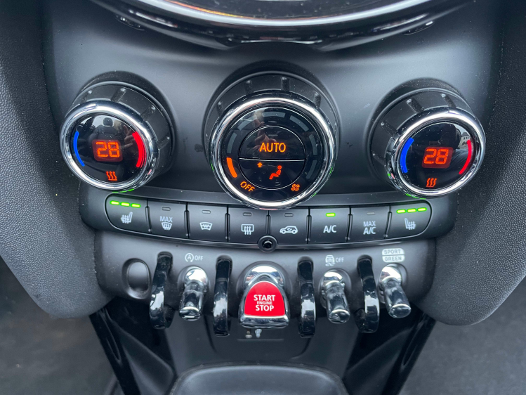 MINI Cooper Cabrio 1.5AUT/ SPORTNAVI/CAMERA/LEDER/PDC Geert De Bock