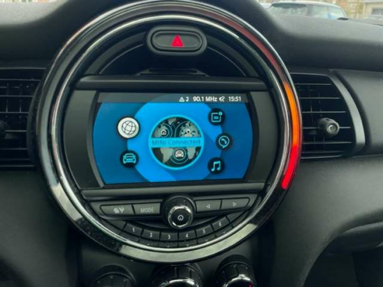 MINI One 1.5AUT/SPORTZET/PANODAK/PDC/ALU black Geert De Bock