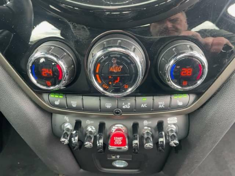 MINI Cooper Countryman SPORTAUT./NAVI/PANO DAK/APPLE CARPLAY... Geert De Bock